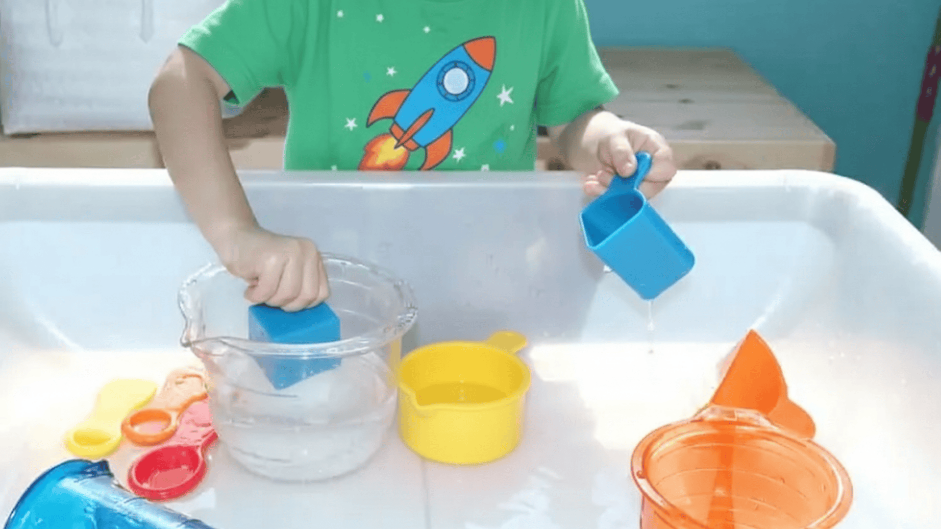 water play with measuring cups math activities for preschoolers